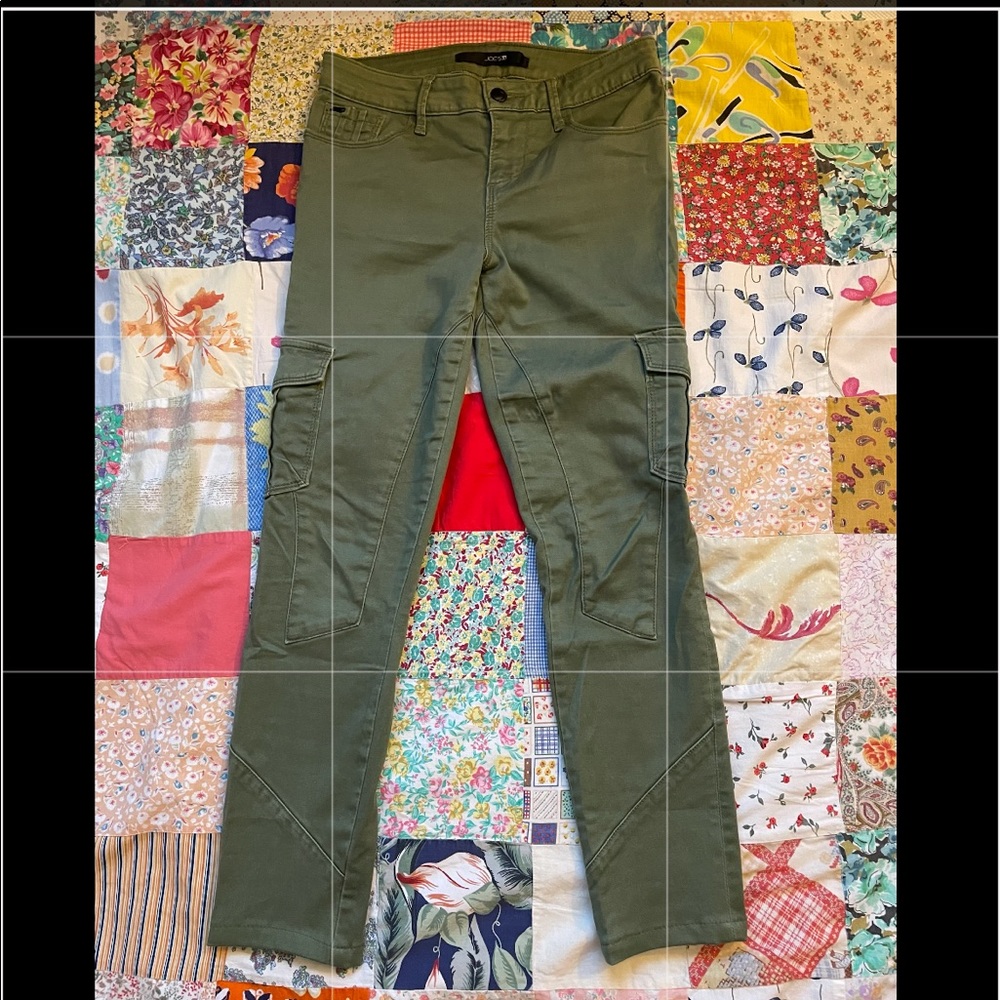 Joe’s Cargo Jeans Olive color Size 25 Inseam is 25”